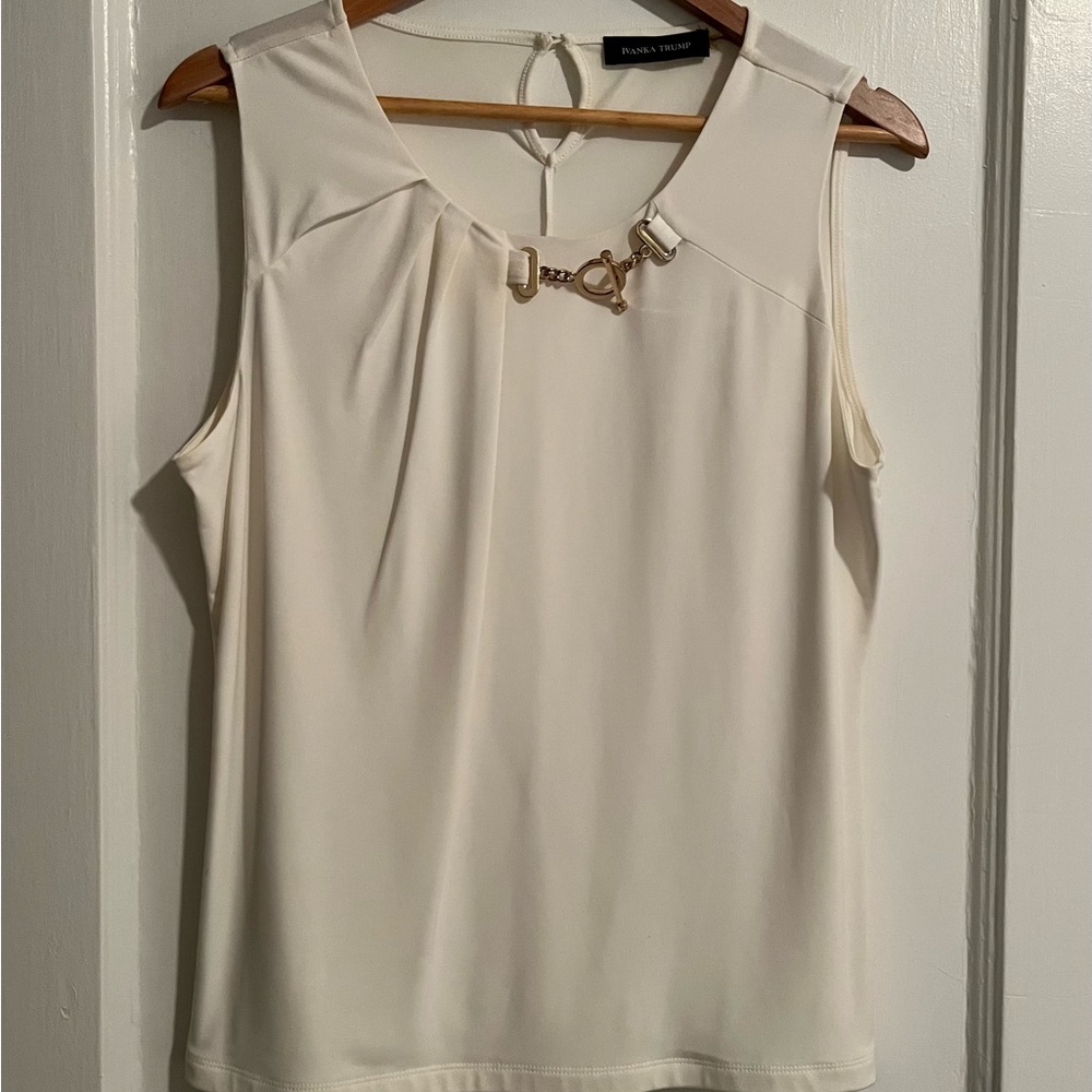 Ivanka White Sleeveless golden chain Top L